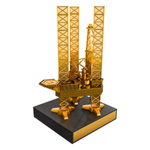 3D resin jack-up rig model in gold finish with wood-effect base and customizable metal plate